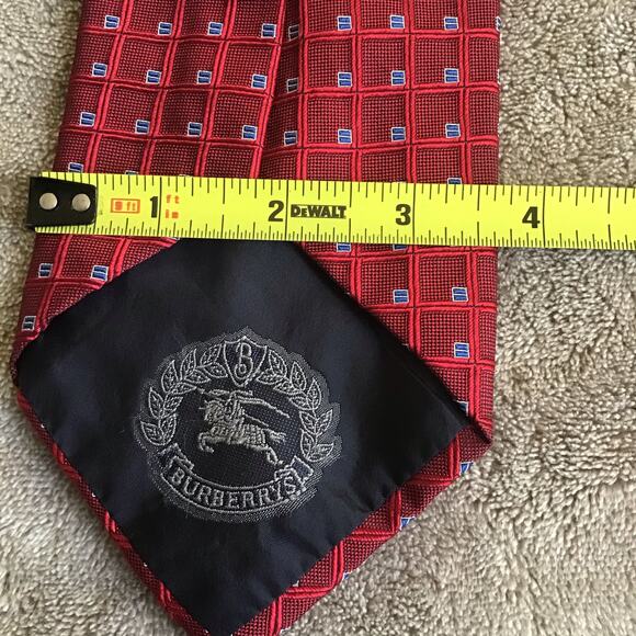 Burberrys Of London Men's Tie Red Check/Squares 100% Silk Made in Italy - Picture 6 of 6